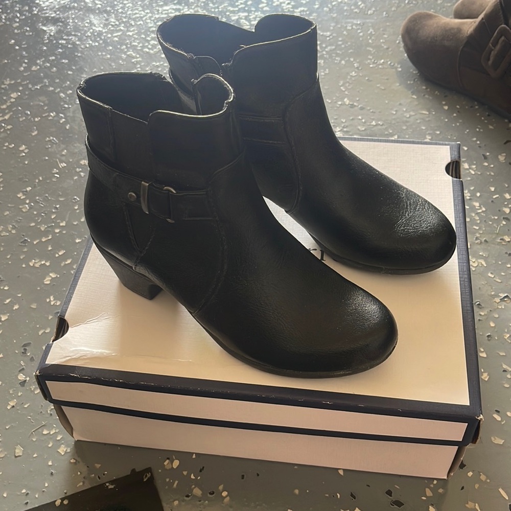 🛍️🛍️🛍️Boots size 6 🛍️🛍️🛍️